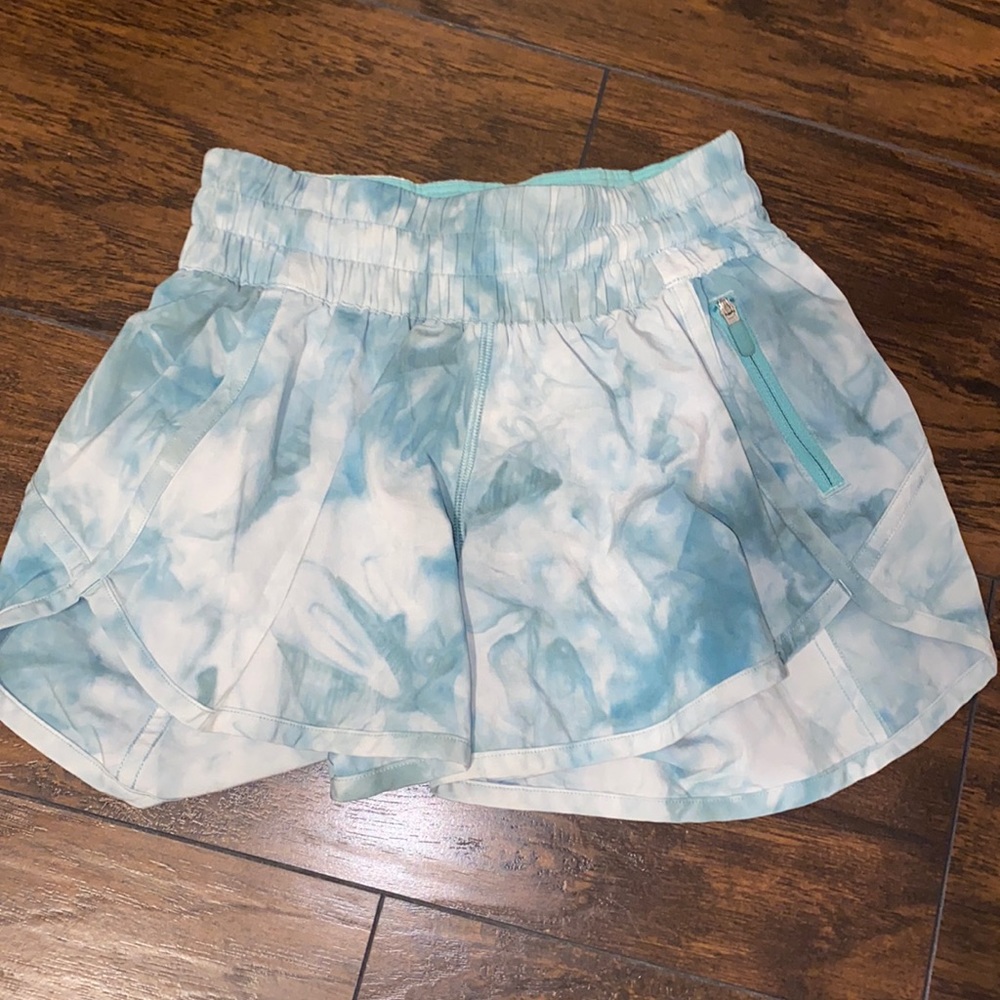 LULULEMON RUN TRACKER LOW- RISE LINED SHORTS 4” . Pretty much perfect condition
